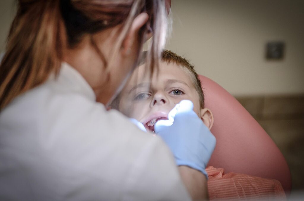 Non-invasive restorative dental treatment for children
